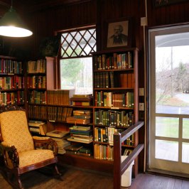 a living room filled with furniture and a book shelf